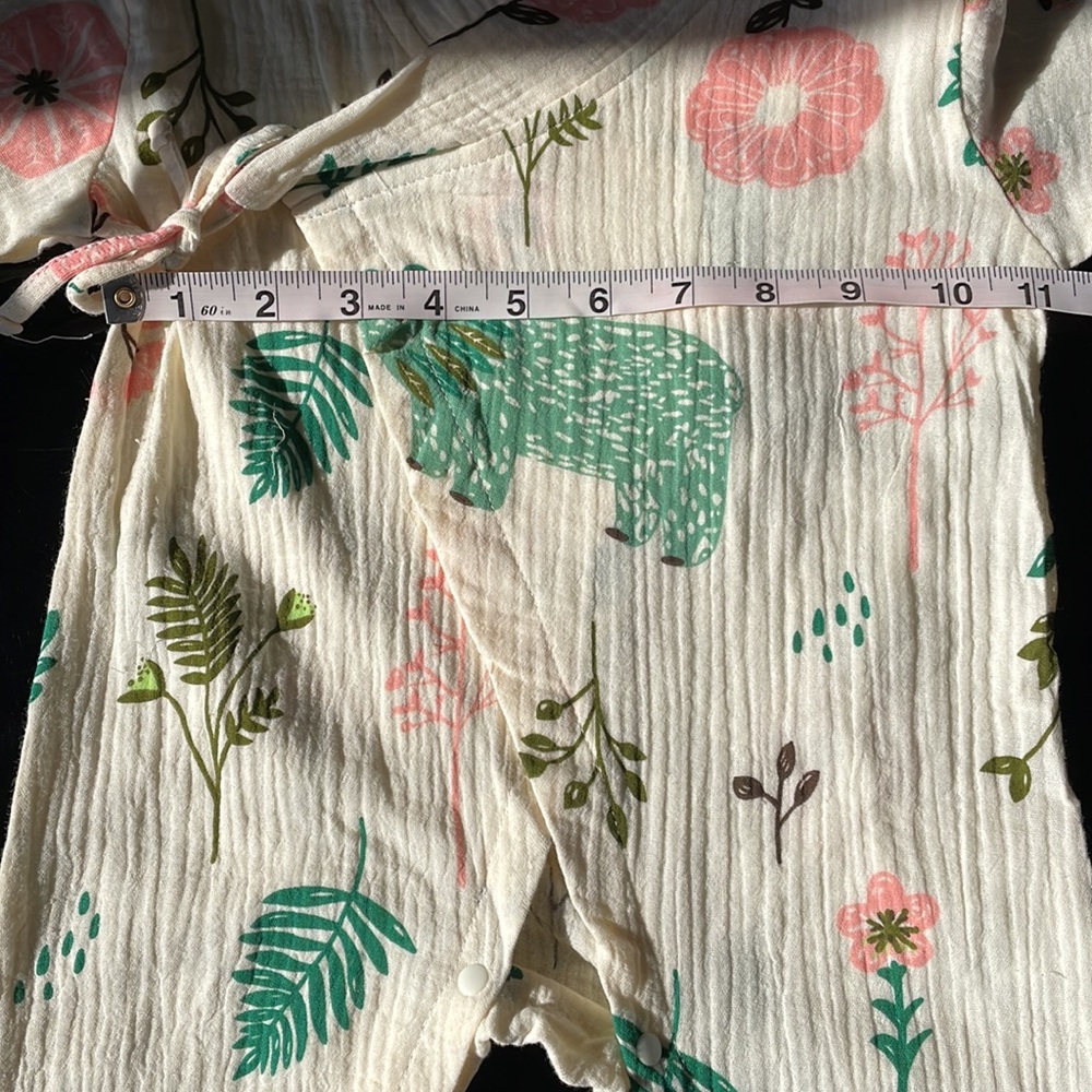 Chuya romper cream with bears and leafs size 3-6 months side tie - Picture 8 of 9